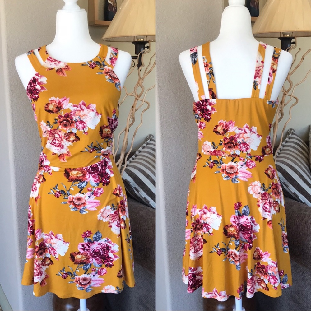 🔹iZ Byer Floral Halter Summer Dress